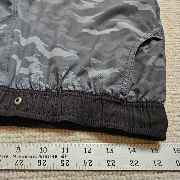 Vuori Men's Shorts Green Gray Camo Lined Large L ? Workout Athletic Missing Tie - Picture 5 of 7